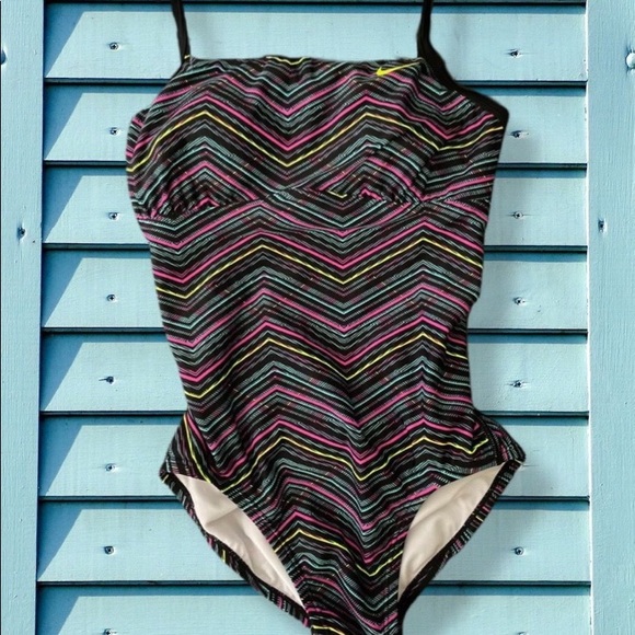 Nike swim suit size 6 - Picture 1 of 1